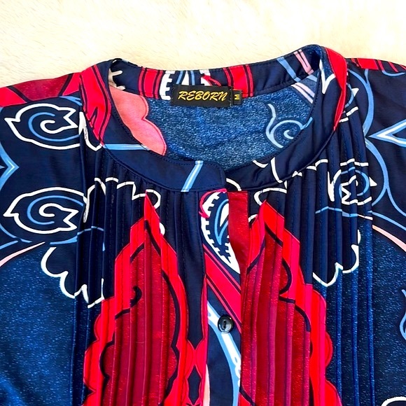 Dressy Boutique Pattern Tunic, Size M - Picture 2 of 3